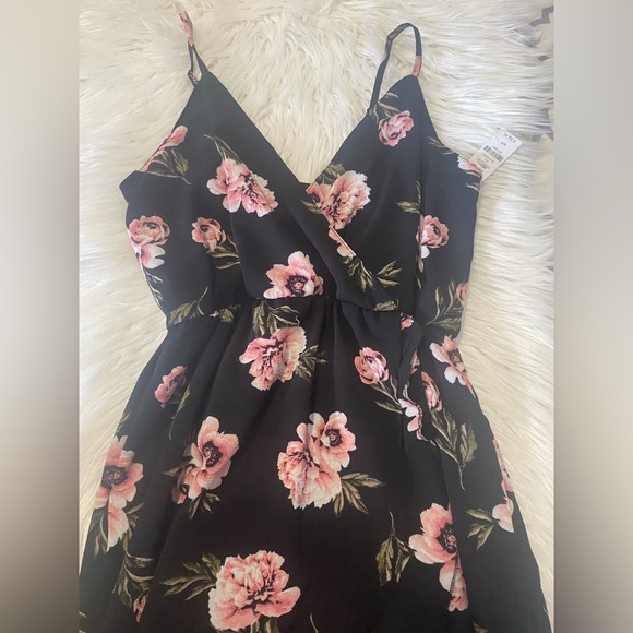 Dresses & Skirts - Black cross over floral midi dress